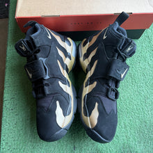 Load image into Gallery viewer, Nike Vegas Air Max DT 96s Size 10.5
