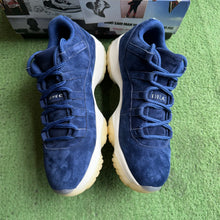 Load image into Gallery viewer, Jordan Jeter Low 11s Size 10.5
