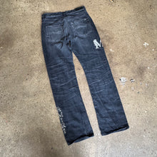Load image into Gallery viewer, Amiri Denim Size 30
