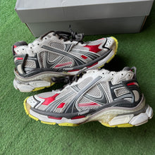 Load image into Gallery viewer, Balenciaga Runners Size 44
