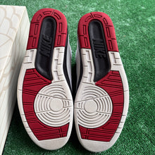Load image into Gallery viewer, Jordan Chicago 2s Size 9.5
