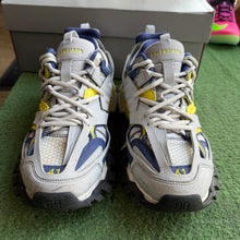 Load image into Gallery viewer, Balenciaga Tracks Size 41
