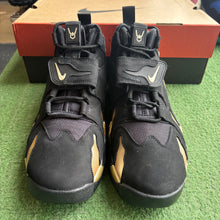 Load image into Gallery viewer, Nike Vegas Air Max DT 96s Size 10.5
