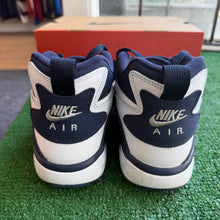 Load image into Gallery viewer, Nike Cowboys Air Diamond Turfs Size 8
