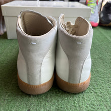 Load image into Gallery viewer, Maison Margiela GATs Size 45
