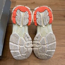 Load image into Gallery viewer, Balenciaga Runners Size 42
