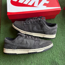 Load image into Gallery viewer, Nike Black Off Noir Low Dunks Size 9
