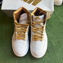 Load image into Gallery viewer, Jordan Metallic Gold 1s Size 8W/6.5M
