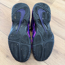 Load image into Gallery viewer, Nike Purple Camo Foamposite Pros Size 9
