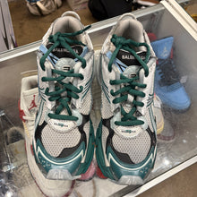 Load image into Gallery viewer, Balenciaga Runners Size 44
