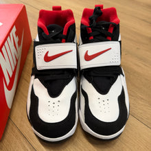 Load image into Gallery viewer, Nike 49ers Air Diamond Turfs Size 9.5
