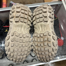 Load image into Gallery viewer, Balenciaga Defenders Size 43
