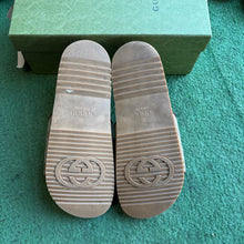 Load image into Gallery viewer, Gucci Slides Size 9
