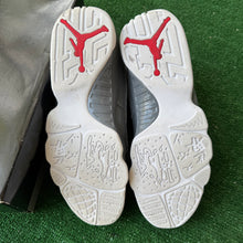 Load image into Gallery viewer, Jordan Fire Red 9s Size 14
