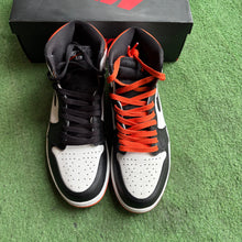 Load image into Gallery viewer, Jordan Electro Orange 1s Size 9.5
