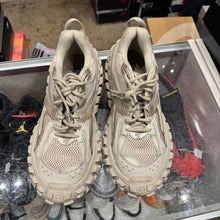 Load image into Gallery viewer, Balenciaga Defenders Size 43
