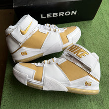 Load image into Gallery viewer, Nike LeBron Maccabi Zoom 2s Size 11.5
