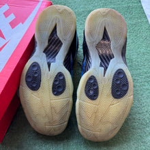 Load image into Gallery viewer, Nike Galaxy Zoom Rookies Size 9
