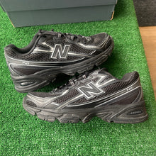 Load image into Gallery viewer, New Balance 740s Size 7Y
