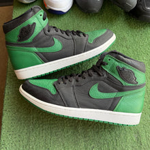 Load image into Gallery viewer, Jordan Pine Green 1s Size 10.5
