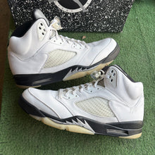 Load image into Gallery viewer, Jordan Reverse Metallic 5s Size 14
