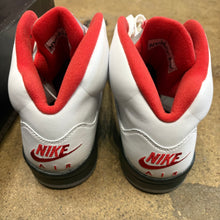 Load image into Gallery viewer, Jordan Fire Red 5s Size 10.5
