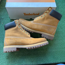Load image into Gallery viewer, Timberland 6 Inch Boots Size 9
