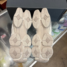 Load image into Gallery viewer, New Balance 9060s Size 8
