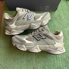 Load image into Gallery viewer, New Balance 9060s Size 7
