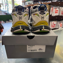 Load image into Gallery viewer, Balenciaga Runners Size 44
