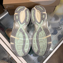 Load image into Gallery viewer, ASICS White Mint Tint Gel 1130s Size 9W/7.5M
