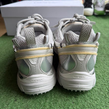 Load image into Gallery viewer, Off White Be Right Back Sneakers Size 42
