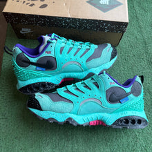 Load image into Gallery viewer, Nike Undefeated Light Menta Air Terra Humaras Size 10.5
