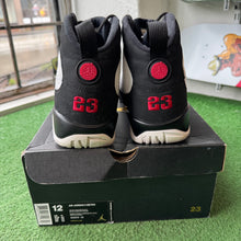 Load image into Gallery viewer, Jordan Space Jam 9s Size 12
