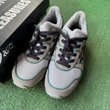 Load image into Gallery viewer, ASICS Pleasures Gel-Lyte IIIs Size 8
