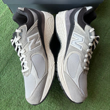 Load image into Gallery viewer, New Balance Slate Grey Raincloud 2002Rs Size 12

