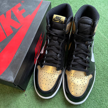 Load image into Gallery viewer, Jordan Patent Gold Toe High 1s Size 14
