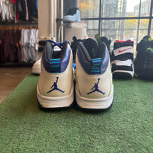 Load image into Gallery viewer, Jordan Charlotte 10s Size 9
