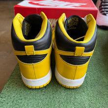 Load image into Gallery viewer, Nike Iowa High Dunks Size 11
