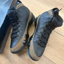 Load image into Gallery viewer, Jordan Olive 9s Size 9
