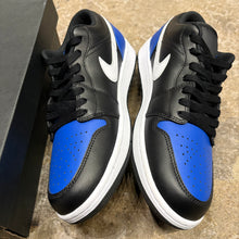 Load image into Gallery viewer, Jordan Royal Toe Low 1s Size 9.5
