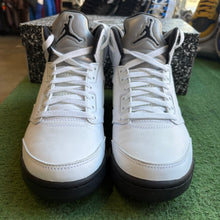 Load image into Gallery viewer, Jordan Reverse Metallic 5s Size 8.5
