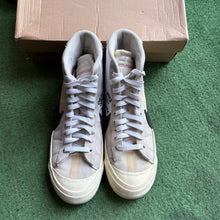 Load image into Gallery viewer, Nike Off White Blazers Size 9
