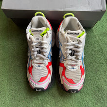 Load image into Gallery viewer, Balenciaga Runners Size 41
