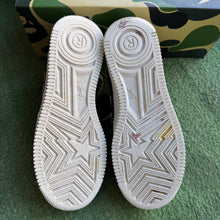 Load image into Gallery viewer, A Bathing Ape Bapestas Size 8.5
