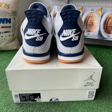 Load image into Gallery viewer, Jordan SB Navy 4s Size 11
