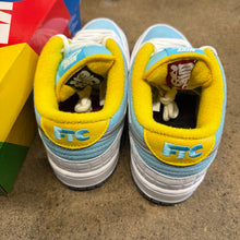 Load image into Gallery viewer, Nike SB FTC Low Dunks Size 8
