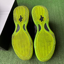 Load image into Gallery viewer, Nike Black Volt Foamposites Size 13
