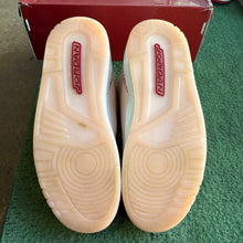 Load image into Gallery viewer, Jordan Valentines Day Treat Yourself 3s Size 10W/8.5M
