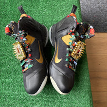 Load image into Gallery viewer, Nike LeBron Watch The Throne 9s Size 10.5
